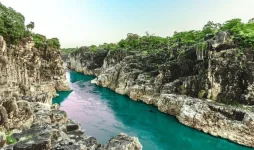 भारत की वह नदी जो उल्टी दिशा में बहती है, जानिए इसके पीछे का अनोखा भौगोलिक और वैज्ञानिक रहस्य